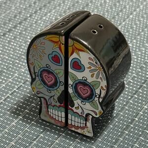 NWOT BKLYN Steel Co. Ceramic Day of the Dead Sugar Skull Salt and Pepper Shakers